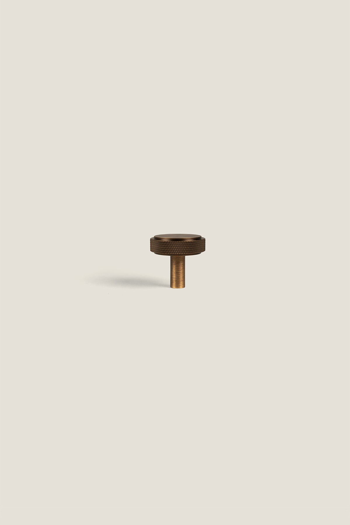 Cabinet Handle - Trama