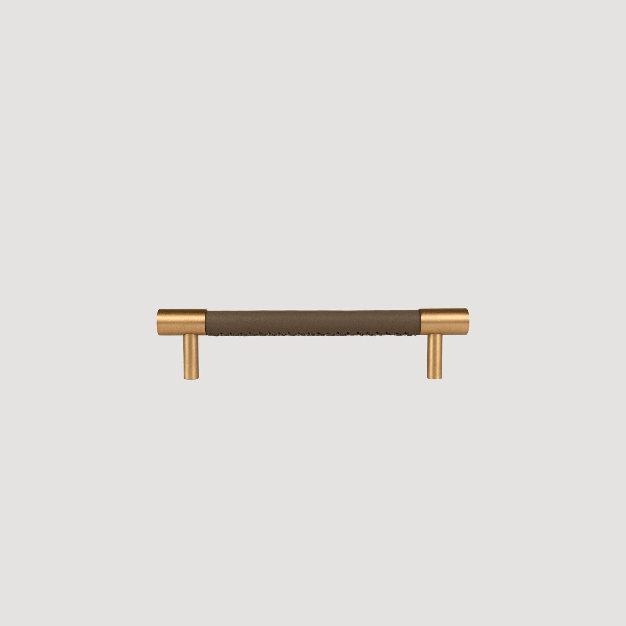 Aurora Brass & Leather Cabinet Handle – Cavallo Collection - Bergamo Design
