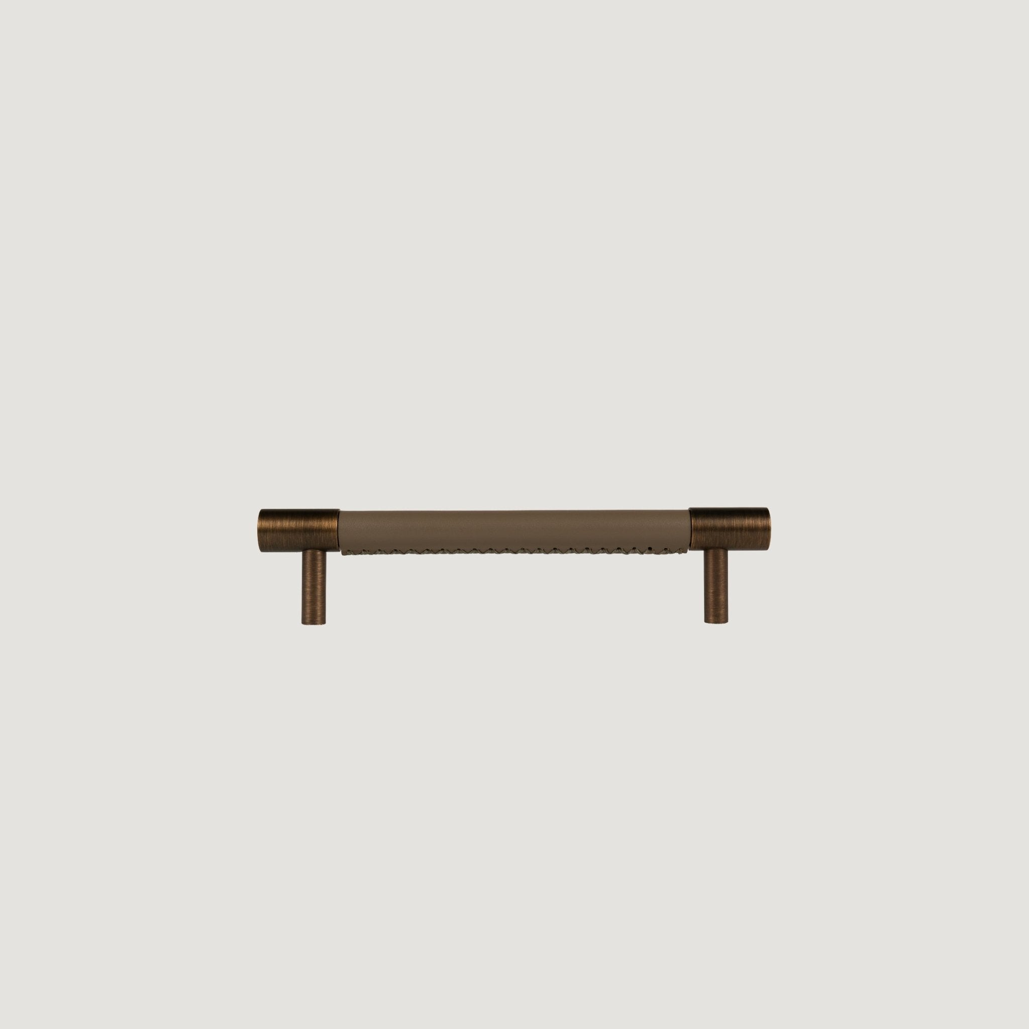 Héritage Brass & Leather Cabinet Handle – Cavallo Collection - Bergamo Design