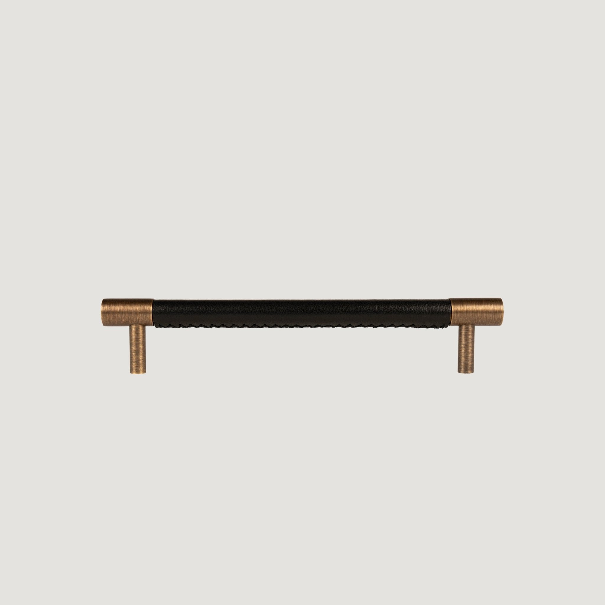 Héritage Brass & Leather Cabinet Handle – Cavallo Collection - Bergamo Design