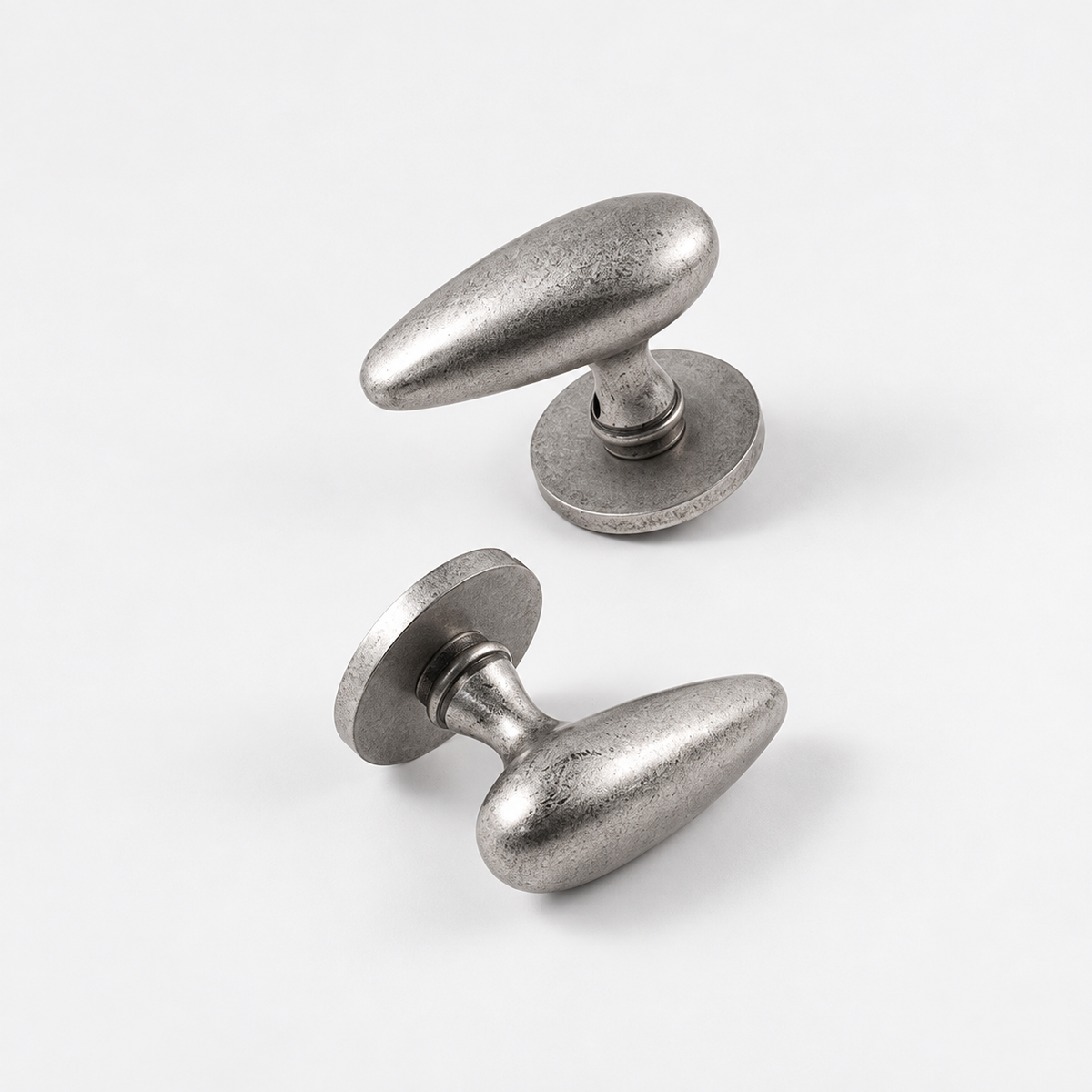 Pomello Portico aged nickel oval door knobs