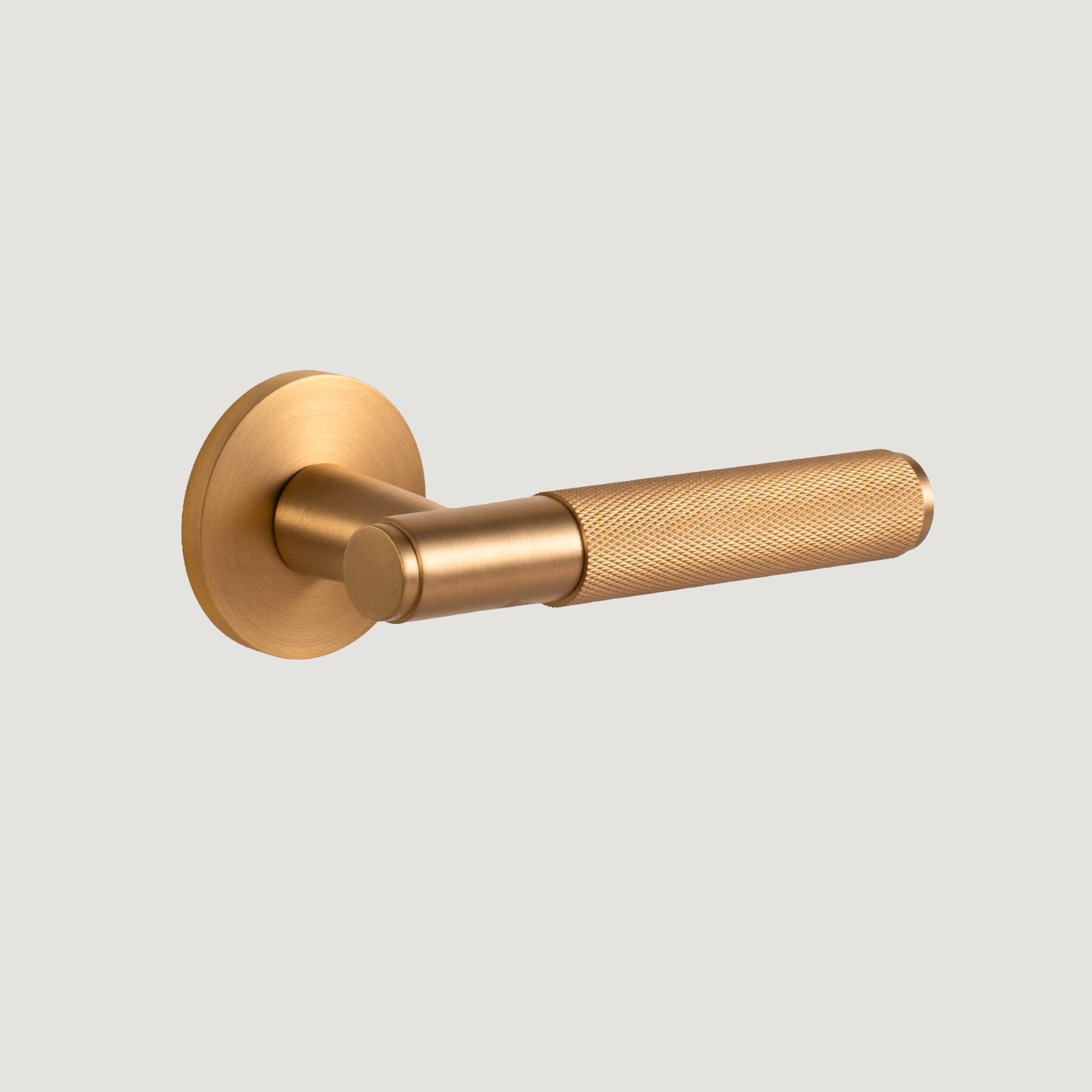 Trama solid brass door lever with substantial rose and diamond knurled grip, Brass, Bergamo Design