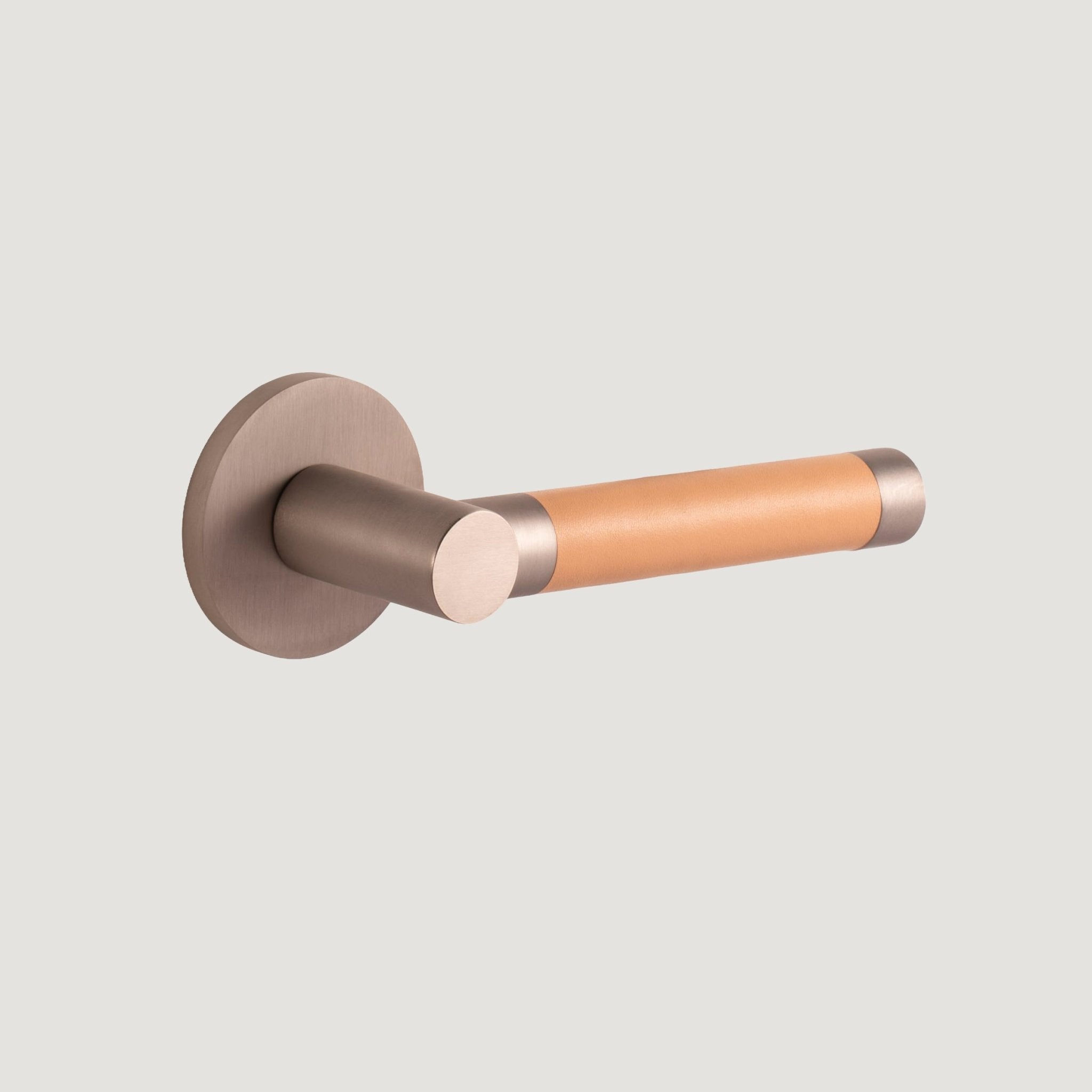 Cavallo Piatto solid brass door lever with brushed Nickel frame and hand-stitched beige leather grip — Bergamo Design