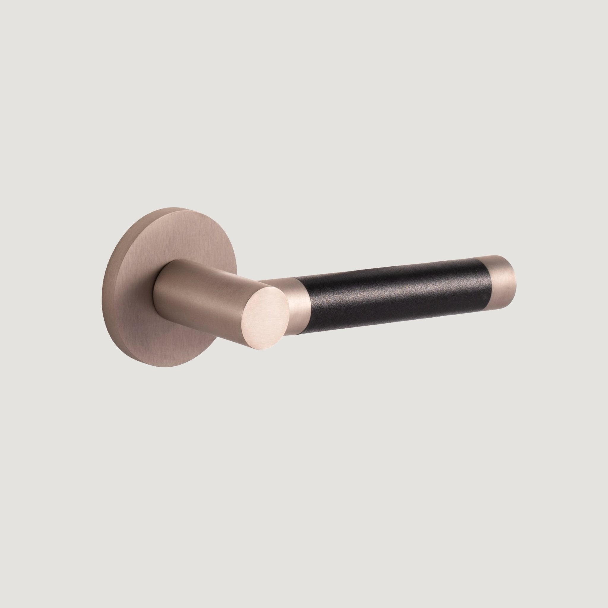 Cavallo Piatto solid brass door lever with brushed Nickel frame and hand-stitched black leather grip — Bergamo Design